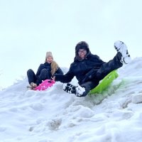 SNÖN ÄR JU KOMMEN, TITTA IN HOS OSS. VI HAR PULKOR!