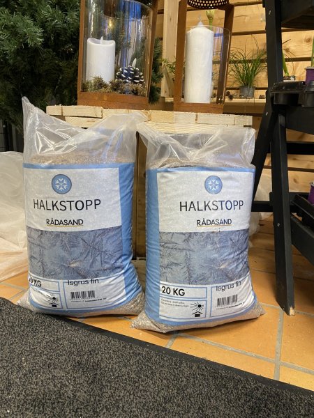 Nu finns isgrus hos oss !