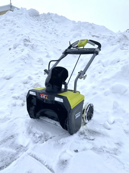 Ryobis snöslunga - perfekt vid väder som nu